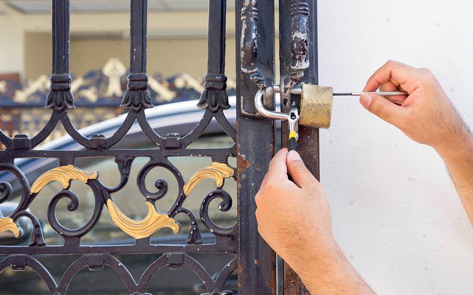 ouvrir un coffre fort ancien Fichet Paris 17
