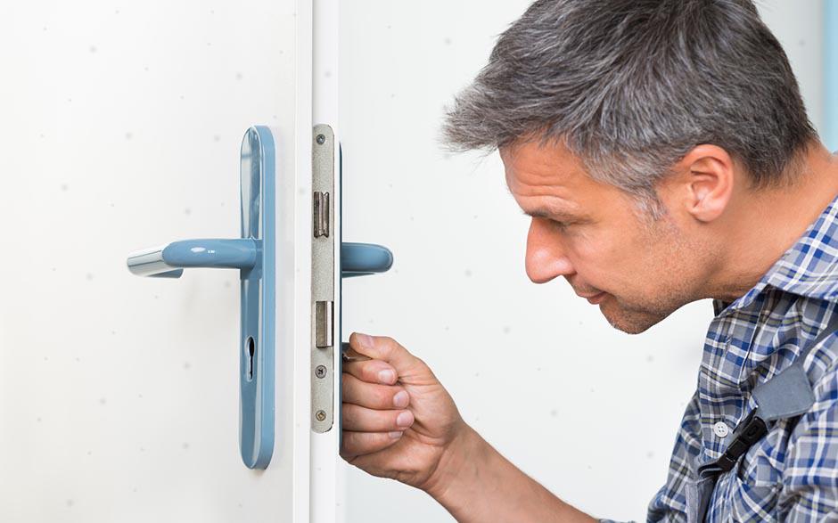 ouvrir une porte de garage basculante sans clef Paris 17
